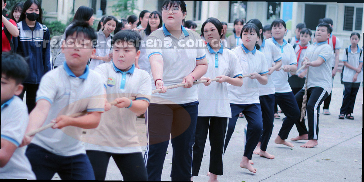 抽象的路径图，四个节点以铜钱纹与档案卡表示，背景为瓷白与纸灰纹理